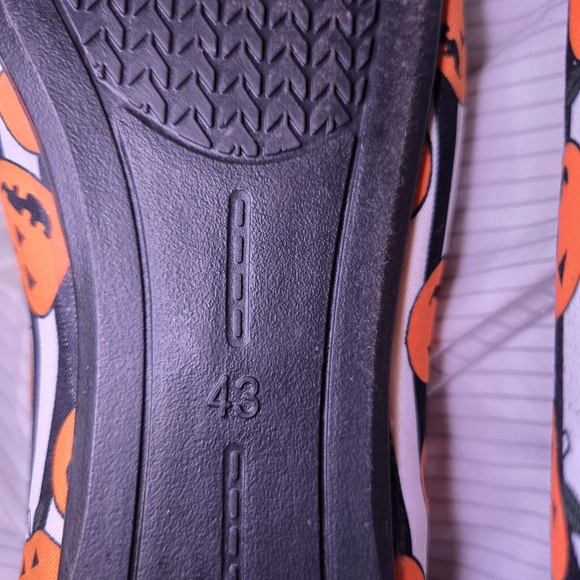 SHEIN Halloween Pumpkin Flats - Black and Orange - Picture 3 of 3